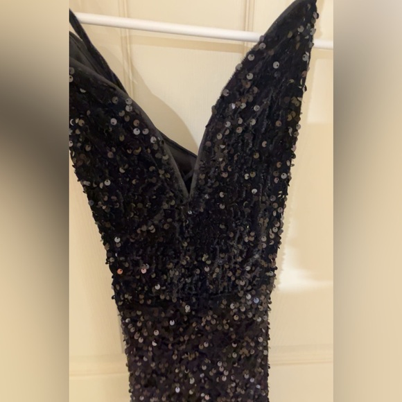 Black sequins dress with slit - Picture 3 of 4
